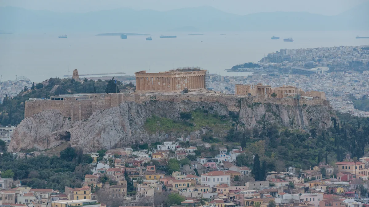 Comparing the best eSIM Greece plans for a city trip