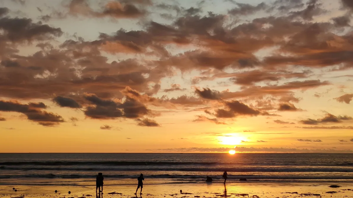 Comparing the best eSIM Indonesia plans for a Bali trip